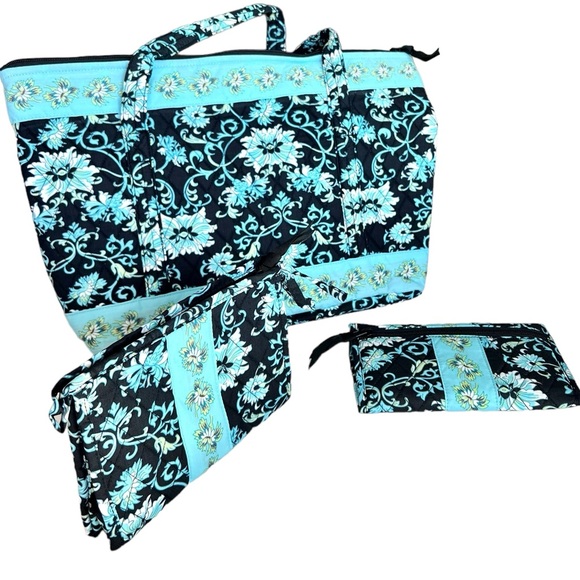 NWT Lemon Hill Quilted Bags Set- Tote, Make-Up Bag, Wallet, Blue Paisley Floral - Picture 3 of 15
